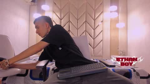 Snapshot of ethan_boy_ chatting on 02-04-26, 08:14 Ethan online show from 02-04-26, 08:14