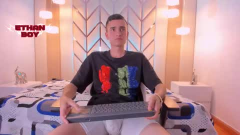 Snapshot of ethan_boy_ chatting on 02-17-26, 08:04 Ethan online show from 02-17-26, 08:04