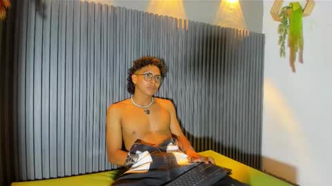 Snapshot of ethan_cts chatting on 11-24-25, 11:48 Ethan online show from 11-24-25, 11:48