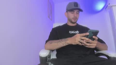 Snapshot of ethan_mullers1 chatting on 01-19-25, 06:21 Ethan Muller online show from 01-19-25, 06:21