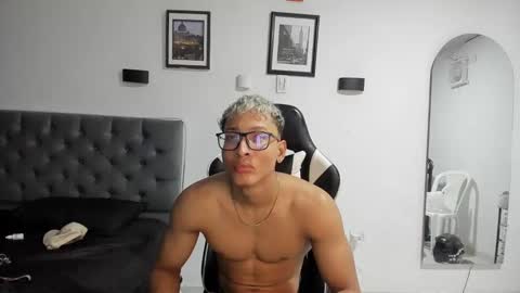 ethan_smitth1 online show from 02-01-25, 09:08