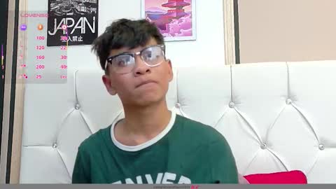 Snapshot of ethan_westt chatting on 11-06-25, 09:05 Ethan online show from 11-06-25, 09:05