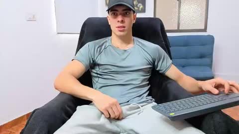 ethangreey1 online show from 02-04-26, 01:06