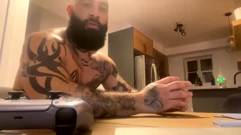 Snapshot of european_couple30 chatting on 12-22-24, 02:49 Power couple30 online show from 12-22-24, 02:49