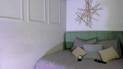 Eva  online show from 09-17-25, 01:51