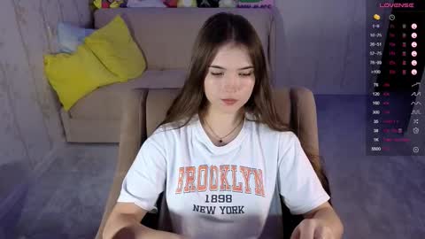 Snapshot of eva_davie chatting on 10-22-25, 01:55 Eva online show from 10-22-25, 01:55