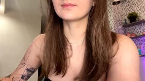 Snapshot of eva_elfis chatting on 10-20-25, 09:37 Eva online show from 10-20-25, 09:37