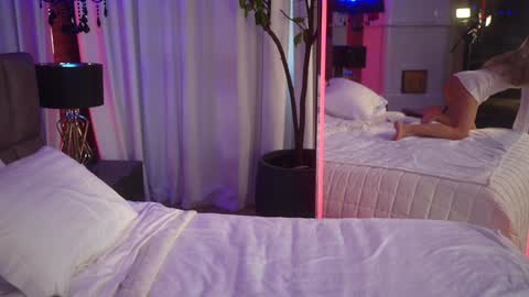 Snapshot of eva_fashionista chatting on 10-19-25, 01:45 Eva online show from 10-19-25, 01:45