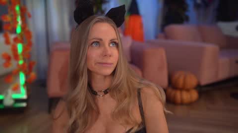 Snapshot of eva_fashionista chatting on 10-29-25, 06:09 Eva online show from 10-29-25, 06:09