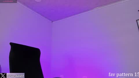 Snapshot of eva_hillss69 chatting on 10-19-25, 12:44 Eva online show from 10-19-25, 12:44