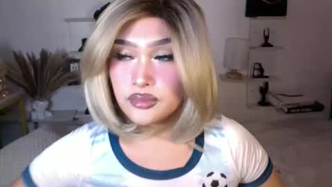 Queen Eva Mazikeen online show from 12-16-25, 08:25