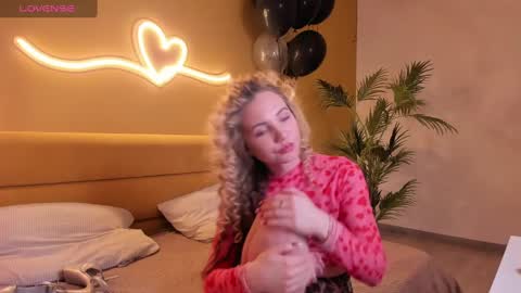 Eva 3 online show from 01-24-25, 08:13