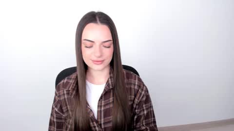 Snapshot of eva_rossee_ chatting on 02-23-25, 02:04 Eva online show from 02-23-25, 02:04