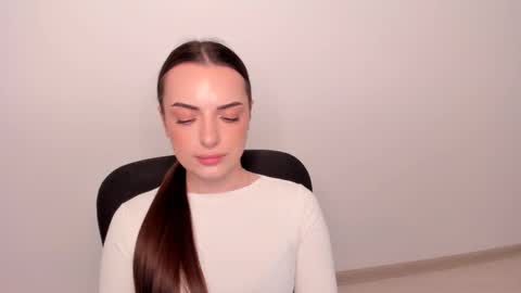 Snapshot of eva_rossee_ chatting on 03-11-25, 05:46 Eva online show from 03-11-25, 05:46