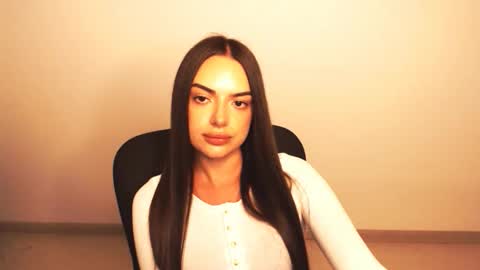 Snapshot of eva_rossee_ chatting on 11-14-25, 04:49 Eva online show from 11-14-25, 04:49