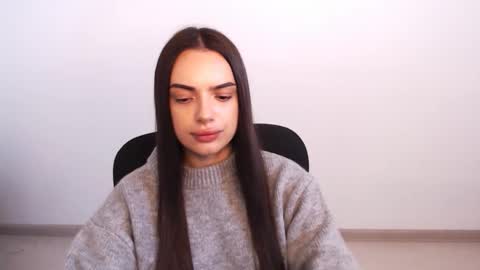 Snapshot of eva_rossee_ chatting on 11-15-25, 09:39 Eva online show from 11-15-25, 09:39