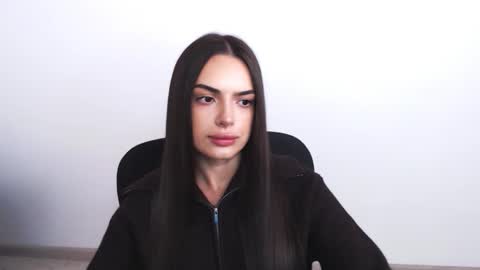 Snapshot of eva_rossee_ chatting on 11-17-25, 12:22 Eva online show from 11-17-25, 12:22