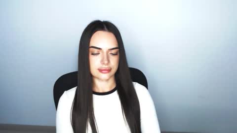 Snapshot of eva_rossee_ chatting on 11-22-25, 04:28 Eva online show from 11-22-25, 04:28