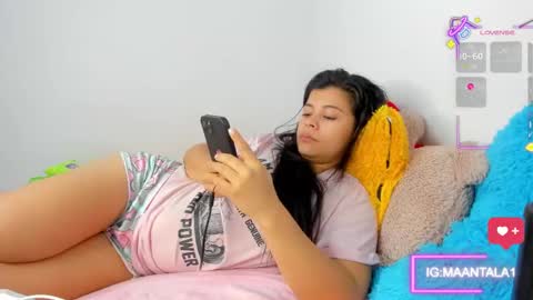 Snapshot of eva_sweet2 chatting on 10-19-25, 04:40 Estefania online show from 10-19-25, 04:40