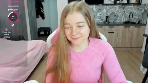 Snapshot of eva_tomiok chatting on 12-21-24, 11:33 Eva online show from 12-21-24, 11:33