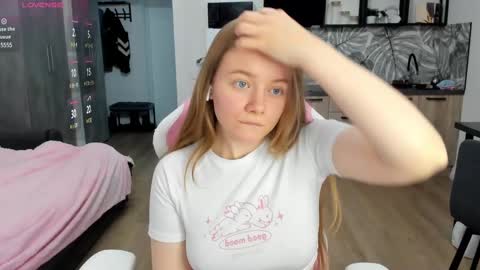Snapshot of eva_tomiok chatting on 12-22-24, 08:27 Eva online show from 12-22-24, 08:27