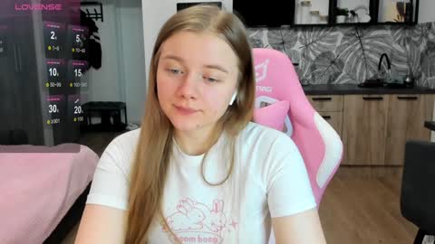 Snapshot of eva_tomiok chatting on 12-27-24, 01:39 Eva online show from 12-27-24, 01:39