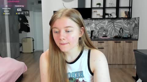 Snapshot of eva_tomiok chatting on 01-19-25, 05:15 Eva online show from 01-19-25, 05:15