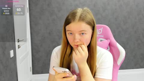 Snapshot of eva_tomiok chatting on 01-25-25, 05:29 Eva online show from 01-25-25, 05:29