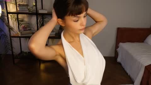 Hello my name is Eva its my first day here online show from 09-17-25, 08:16