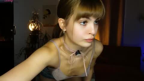 Hello my name is Eva its my first day here online show from 11-24-25, 08:14