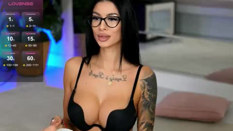 Eva  online show from 10-27-25, 05:44