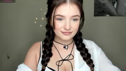 Snapshot of evaamillerr chatting on 12-16-24, 10:29 Eva online show from 12-16-24, 10:29