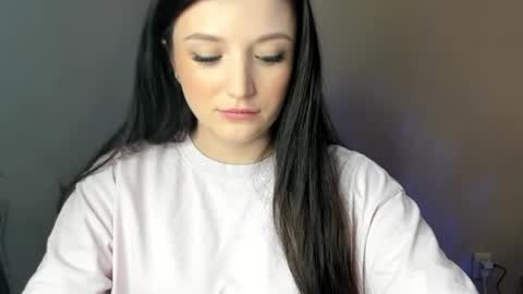 Snapshot of evaamillerr chatting on 02-19-25, 12:22 Eva online show from 02-19-25, 12:22