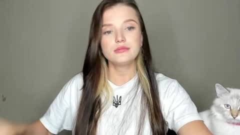 Snapshot of evaamillerr chatting on 09-27-25, 11:48 Eva online show from 09-27-25, 11:48