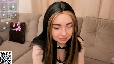 Snapshot of evablimey chatting on 10-26-25, 05:35 Eva online show from 10-26-25, 05:35