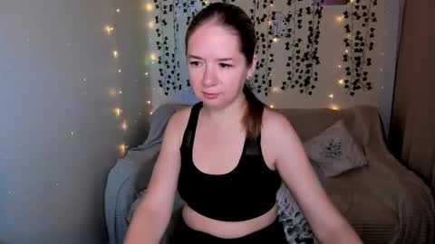 Snapshot of evabraunn_ chatting on 10-20-25, 02:12 Eva online show from 10-20-25, 02:12