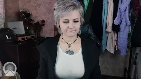 Snapshot of evabrownie chatting on 01-28-25, 12:32 Eva Brownie online show from 01-28-25, 12:32