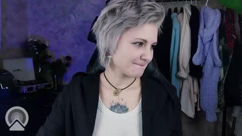 Snapshot of evabrownie chatting on 01-28-25, 03:35 Eva Brownie online show from 01-28-25, 03:35