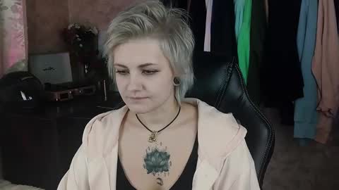 Snapshot of evabrownie chatting on 01-29-25, 11:51 Eva Brownie online show from 01-29-25, 11:51