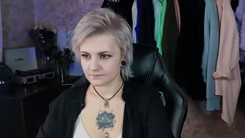 Snapshot of evabrownie chatting on 01-31-25, 09:27 Eva Brownie online show from 01-31-25, 09:27