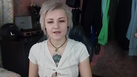 Snapshot of evabrownie chatting on 02-02-25, 09:30 Eva Brownie online show from 02-02-25, 09:30