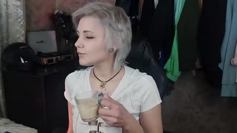 Snapshot of evabrownie chatting on 02-02-25, 12:35 Eva Brownie online show from 02-02-25, 12:35