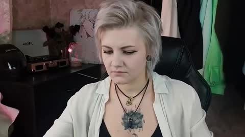 Snapshot of evabrownie chatting on 02-04-25, 08:35 Eva Brownie online show from 02-04-25, 08:35