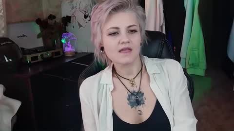 Snapshot of evabrownie chatting on 02-04-25, 11:38 Eva Brownie online show from 02-04-25, 11:38