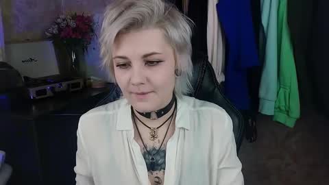 Snapshot of evabrownie chatting on 02-11-25, 08:15 Eva Brownie online show from 02-11-25, 08:15