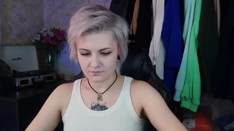Snapshot of evabrownie chatting on 02-12-25, 09:52 Eva Brownie online show from 02-12-25, 09:52