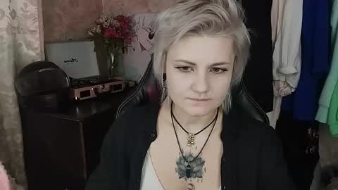 Snapshot of evabrownie chatting on 02-15-25, 11:50 Eva Brownie online show from 02-15-25, 11:50