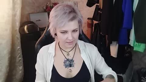Snapshot of evabrownie chatting on 02-18-25, 11:33 Eva Brownie online show from 02-18-25, 11:33