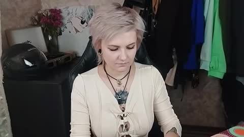 Snapshot of evabrownie chatting on 02-21-25, 12:28 Eva Brownie online show from 02-21-25, 12:28