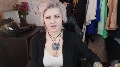 Snapshot of evabrownie chatting on 02-22-25, 10:18 Eva Brownie online show from 02-22-25, 10:18